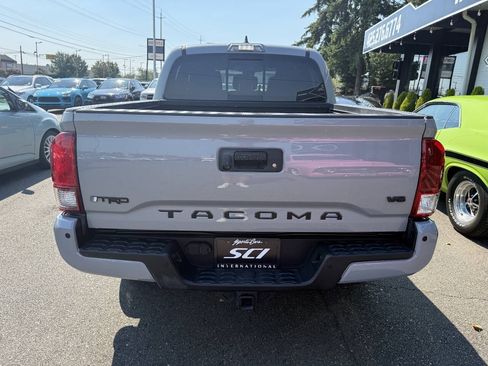 Used 2018 Toyota Tacoma TRD Sport w/ Technology Package RWD image 8
