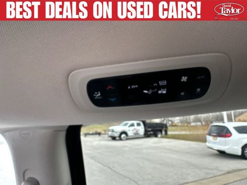 Used 2024 Chrysler Pacifica Touring-L FWD image 33