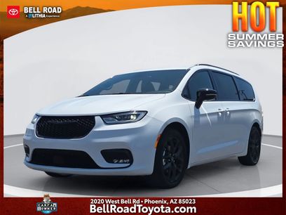 Used 2025 Chrysler Pacifica Limited