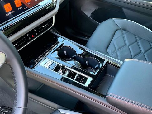 New 2026 Volkswagen Atlas Peak Edition image 7