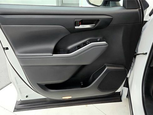Certified 2022 Toyota Highlander XLE image 32