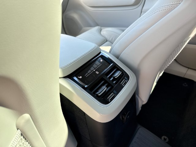 Certified 2024 Volvo XC90 T8 Ultimate w/ Protection Package AWD/4WD image 26