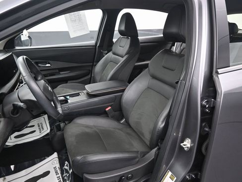 Used 2023 Nissan Ariya AWD image 25