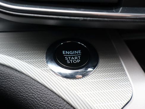 Used 2023 Ford Explorer XLT w/ Equipment Group 202A image 17