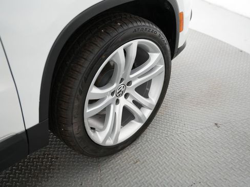 Used 2015 Volkswagen Tiguan SEL image 56