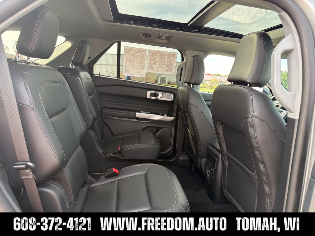 Used 2024 Ford Explorer XLT w/ Equipment Group 202A AWD/4WD image 36