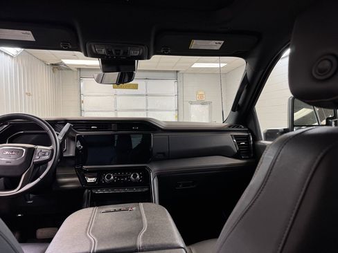 Used 2024 GMC Sierra 2500 AT4 w/ AT4 Premium Plus Package image 23