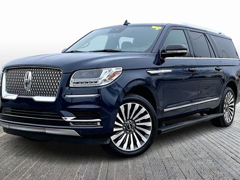Used 2020 Lincoln Navigator L Reserve w/ Luxury Package image 3