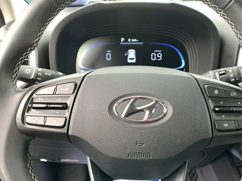 Certified 2025 Hyundai Venue Limited image 18