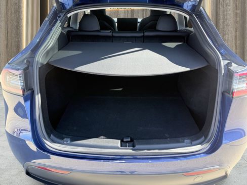 Used 2023 Tesla Model Y Long Range image 5