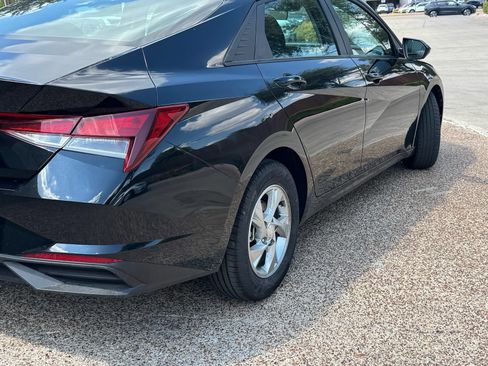 Used 2023 Hyundai Elantra SE FWD image 3