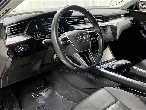 Used 2022 Audi e-tron Premium Plus image 7