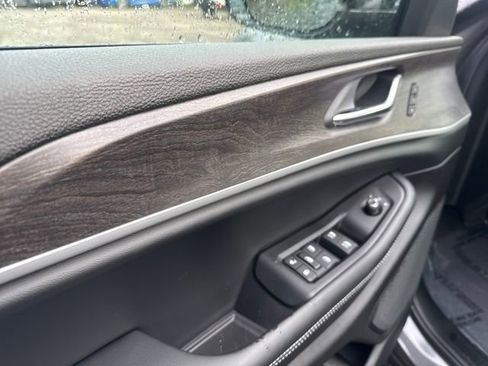 New 2025 Jeep Grand Cherokee Limited w/ Black Appearance Package image 32