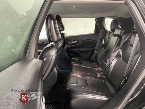 Used 2022 Jeep Cherokee Trailhawk image 20