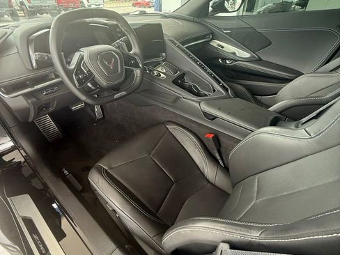 Used 2025 Chevrolet Corvette Z06 RWD image 9