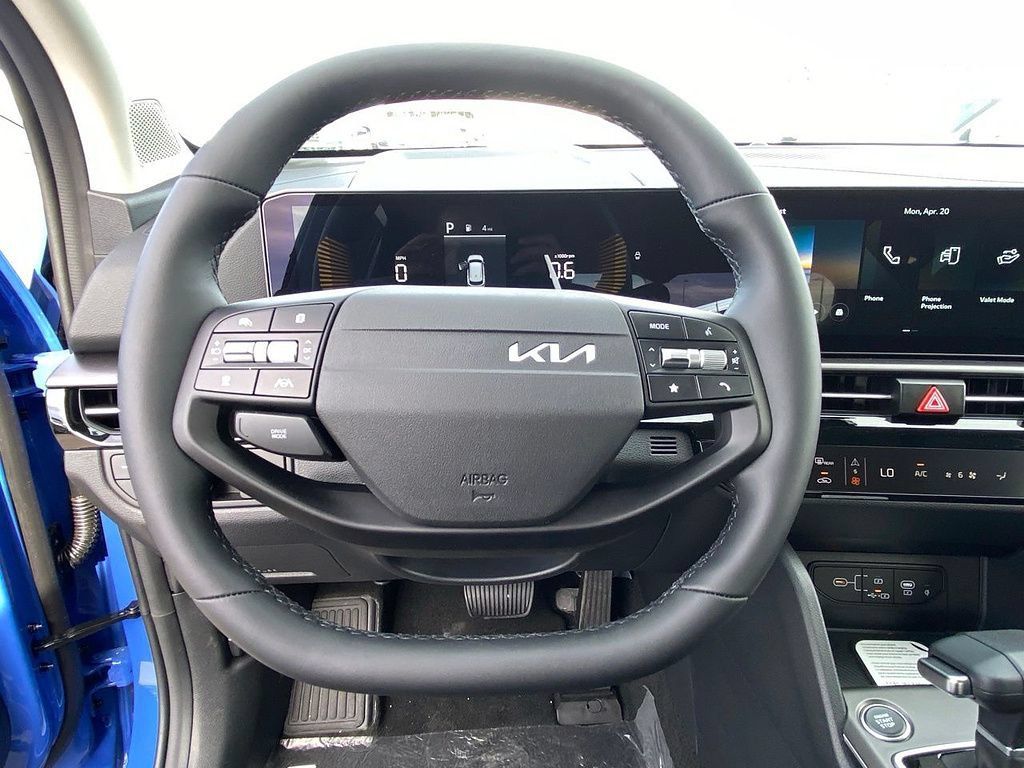 New 2026 Kia Sportage EX w/ EX Panorama Roof Package FWD image 17
