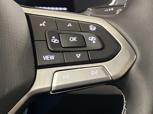 New 2026 Volkswagen Taos SE FWD image 17