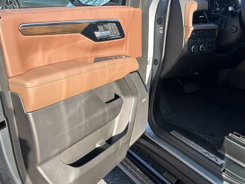 New 2026 Chevrolet Suburban High Country image 11