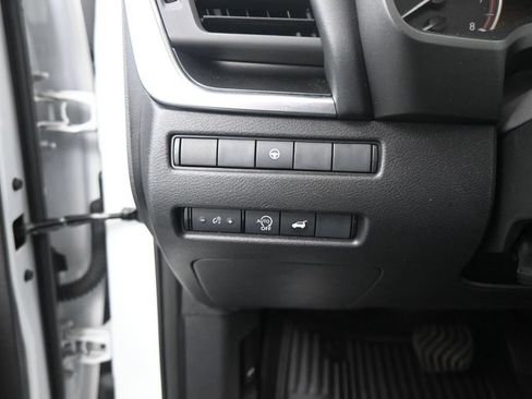 Used 2024 Nissan Rogue SV FWD image 13