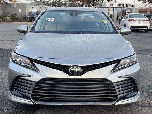 Used 2022 Toyota Camry LE image 9