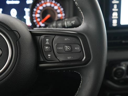 Used 2025 Jeep Wrangler Unlimited Rubicon w/ Convenience Group AWD/4WD image 26