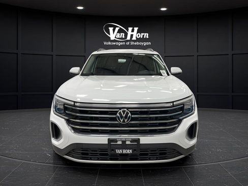 Used 2024 Volkswagen Atlas SE AWD/4WD image 2