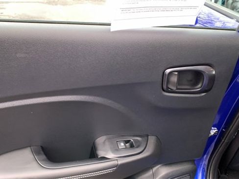 Used 2023 Hyundai Venue Limited image 21