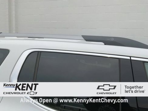 Certified 2023 GMC Acadia SLT w/ Preferred Package image 11