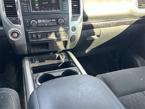 Used 2019 Nissan Titan SV w/ SV Convenience Package image 16