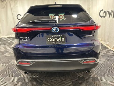 Used 2022 Toyota Venza LE image 7