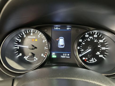 Used 2019 Nissan Rogue SV AWD/4WD image 13