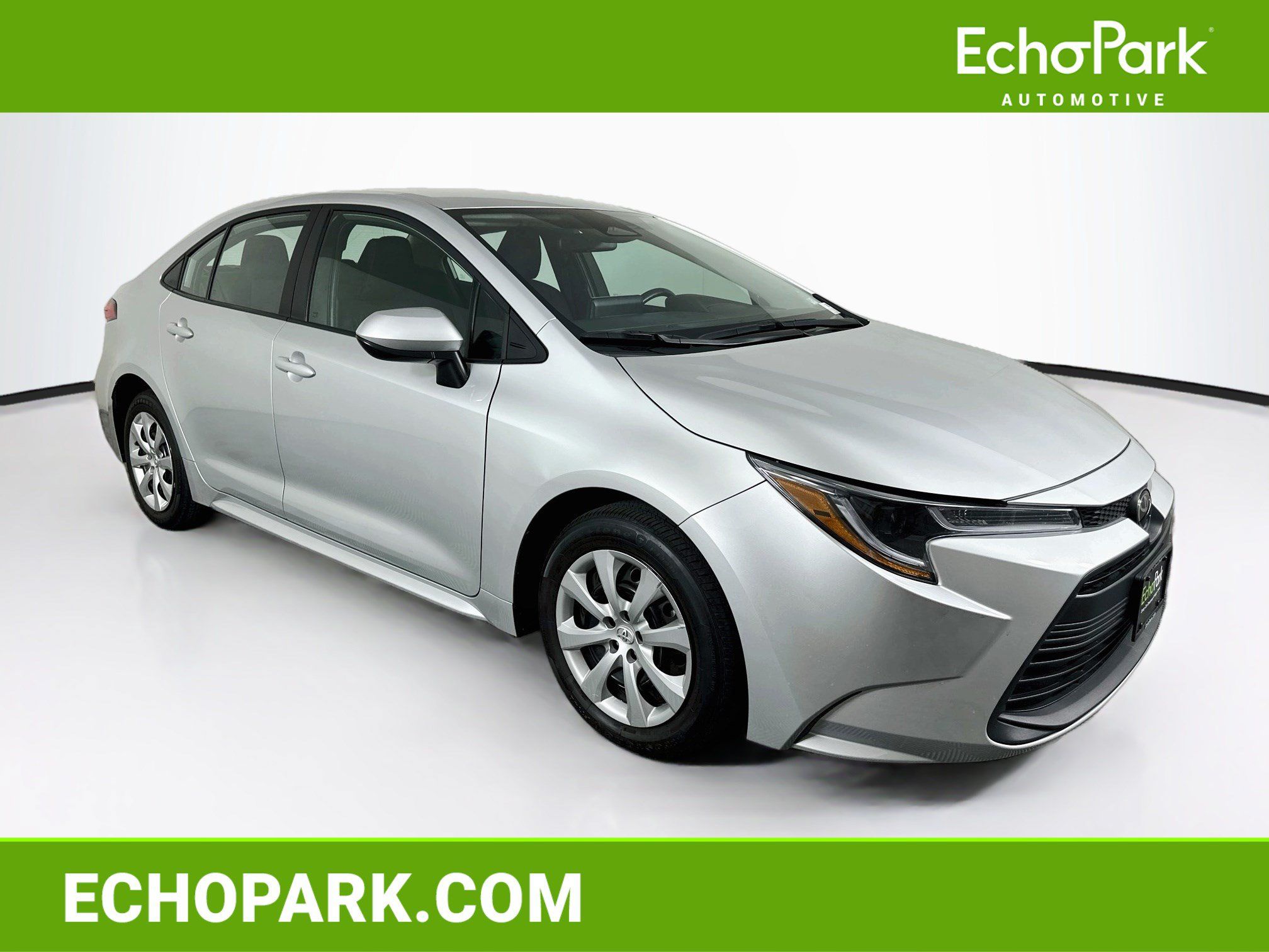 Used 2025 Toyota Corolla LE FWD image 1