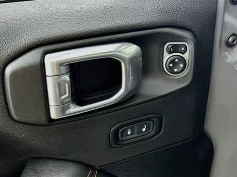 Used 2023 Jeep Wrangler Unlimited Sahara AWD/4WD image 20