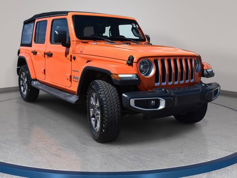 Used 2018 Jeep Wrangler Unlimited Sahara AWD/4WD image 4