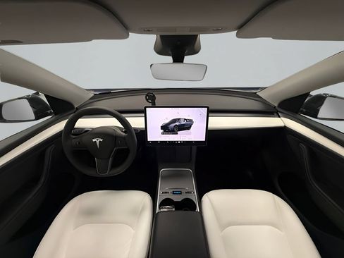 Used 2024 Tesla Model Y Long Range RWD image 16