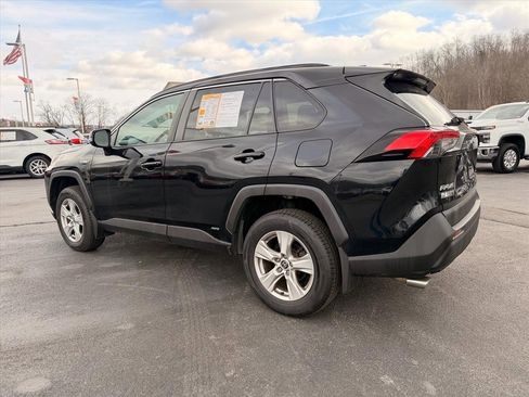 Used 2021 Toyota RAV4 XLE w/ Convenience Package image 7