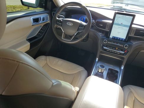 Used 2020 Ford Explorer Platinum w/ Premium Technology Package image 24
