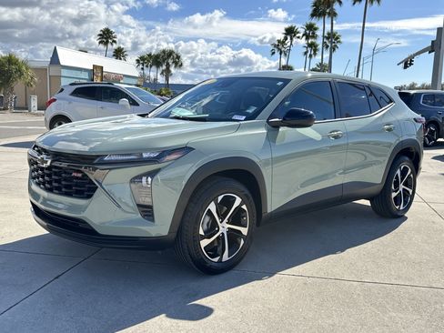 Used 2024 Chevrolet Trax RS w/ Sunroof Package image 9