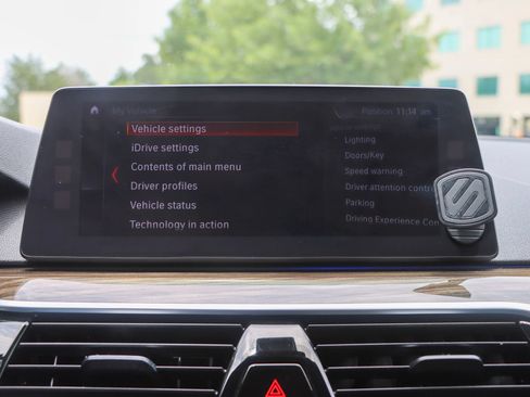Used 2018 BMW 530i xDrive AWD/4WD image 37
