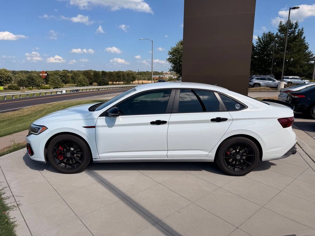 Used 2024 Volkswagen Jetta GLI 40th Anniversary Edition FWD image 6