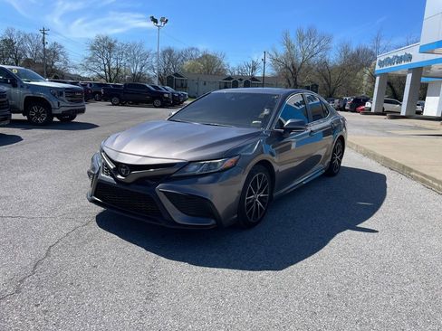 Used 2024 Toyota Camry SE w/ Convenience Package image 4