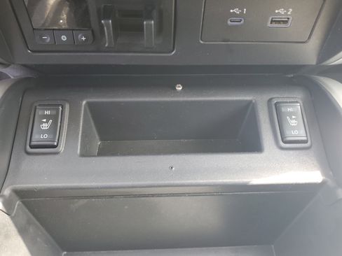 Used 2021 Nissan Titan SV w/ SV Convenience Package image 25