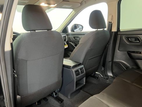 Used 2025 Nissan Rogue S image 21