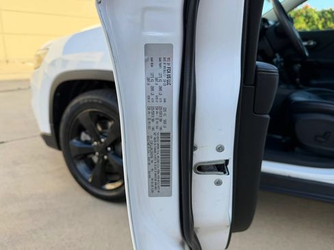 Used 2020 Jeep Cherokee Latitude Plus FWD image 30