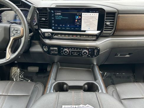 Used 2024 Chevrolet Silverado 2500 High Country w/ High Country Premium Package image 12