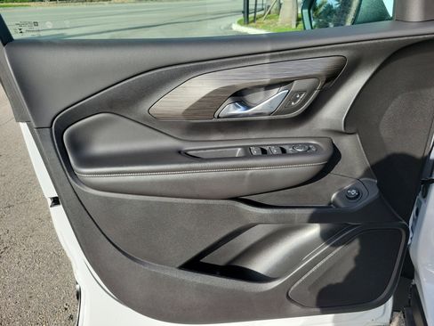 Used 2023 GMC Terrain SLE w/ Driver Convenience Package FWD image 24