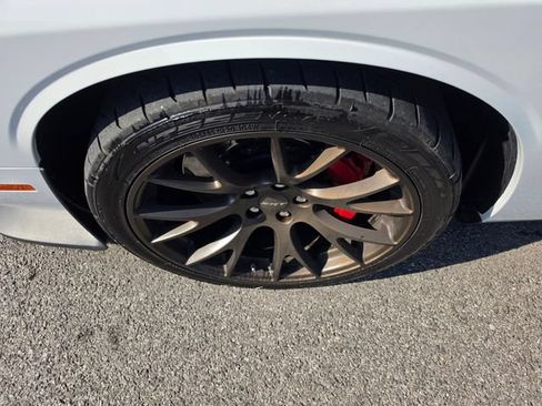 Used 2015 Dodge Challenger SRT Hellcat RWD image 9