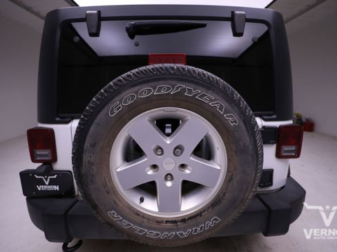 Used 2013 Jeep Wrangler Unlimited Sport image 4