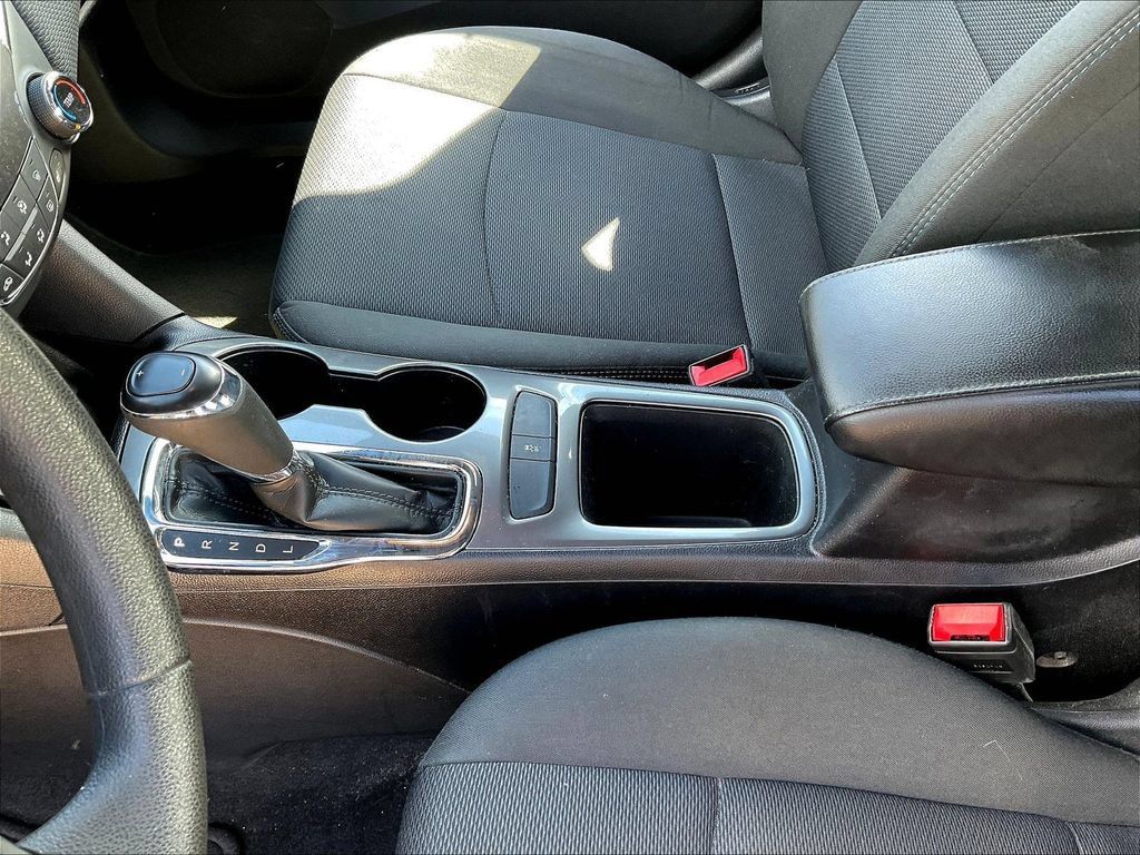 Used 2017 Chevrolet Cruze LT w/ Convenience Package FWD image 17