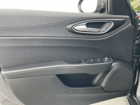 Used 2017 Alfa Romeo Giulia RWD image 29